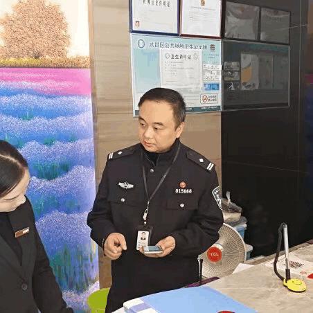 警察上酒店查登记记录吗？——了解酒店入住管理制度与警方执法规定