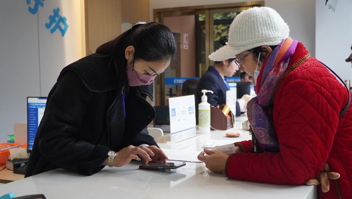 万盛区医保刷卡取现，便民服务助力民生福祉