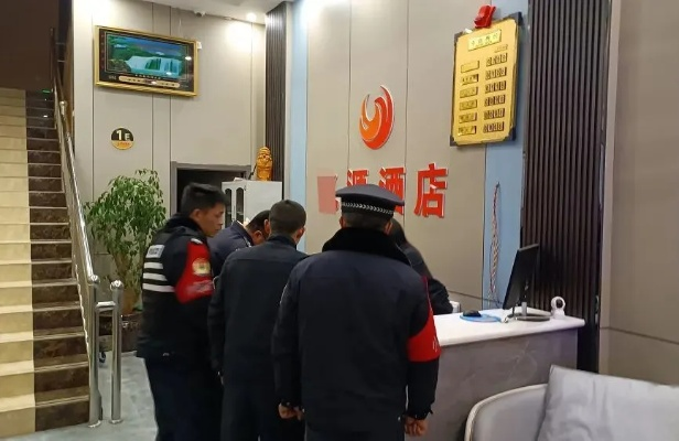 国庆交警查酒店记录吗,国庆期间交警是否会查酒店记录，深度解析